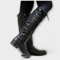 Lúcia - Botins com atacadores elegantes