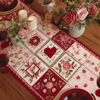 Caminho de Mesa Acolchado - Corações e Rosas